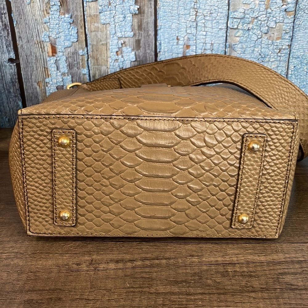 Dooney & Bourke Brynn tote.​​ - Picture 6 of 15